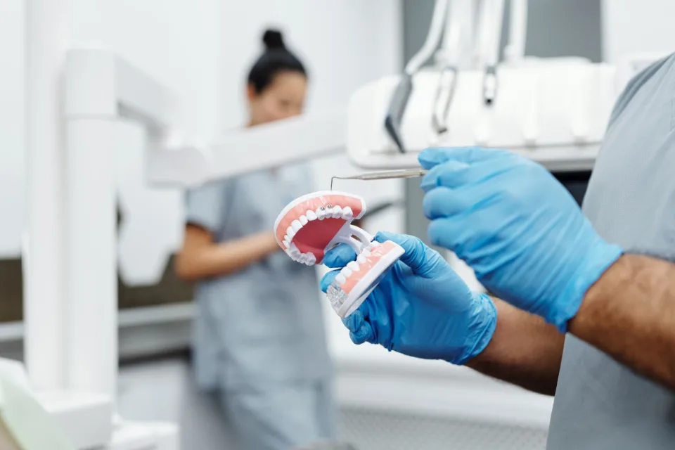 Tại Phòng Răng Thẩm Mỹ Bs Trương Thị Luyến